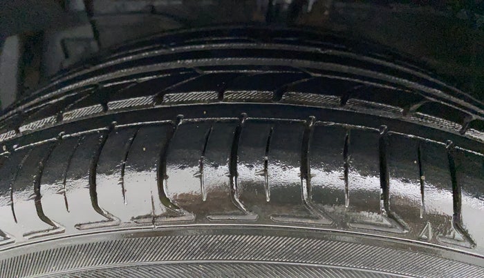 2017 Maruti Ciaz S 1.4 MT PETROL, Petrol, Manual, 24,624 km, Left Front Tyre Tread