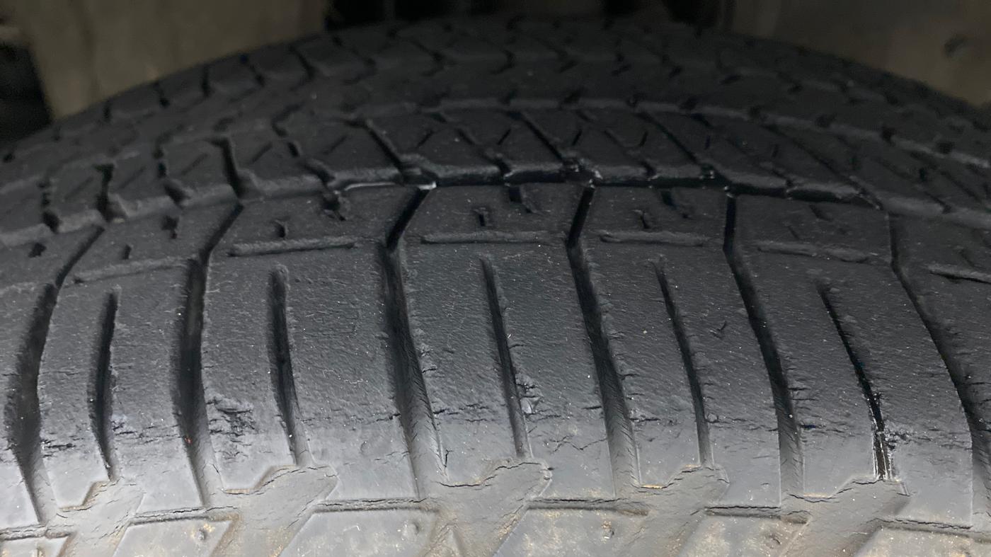 2017 Mahindra Scorpio S10 Intelli Hybrid 2WD, Diesel, Manual, 35,937 km, Left Front Tyre Tread