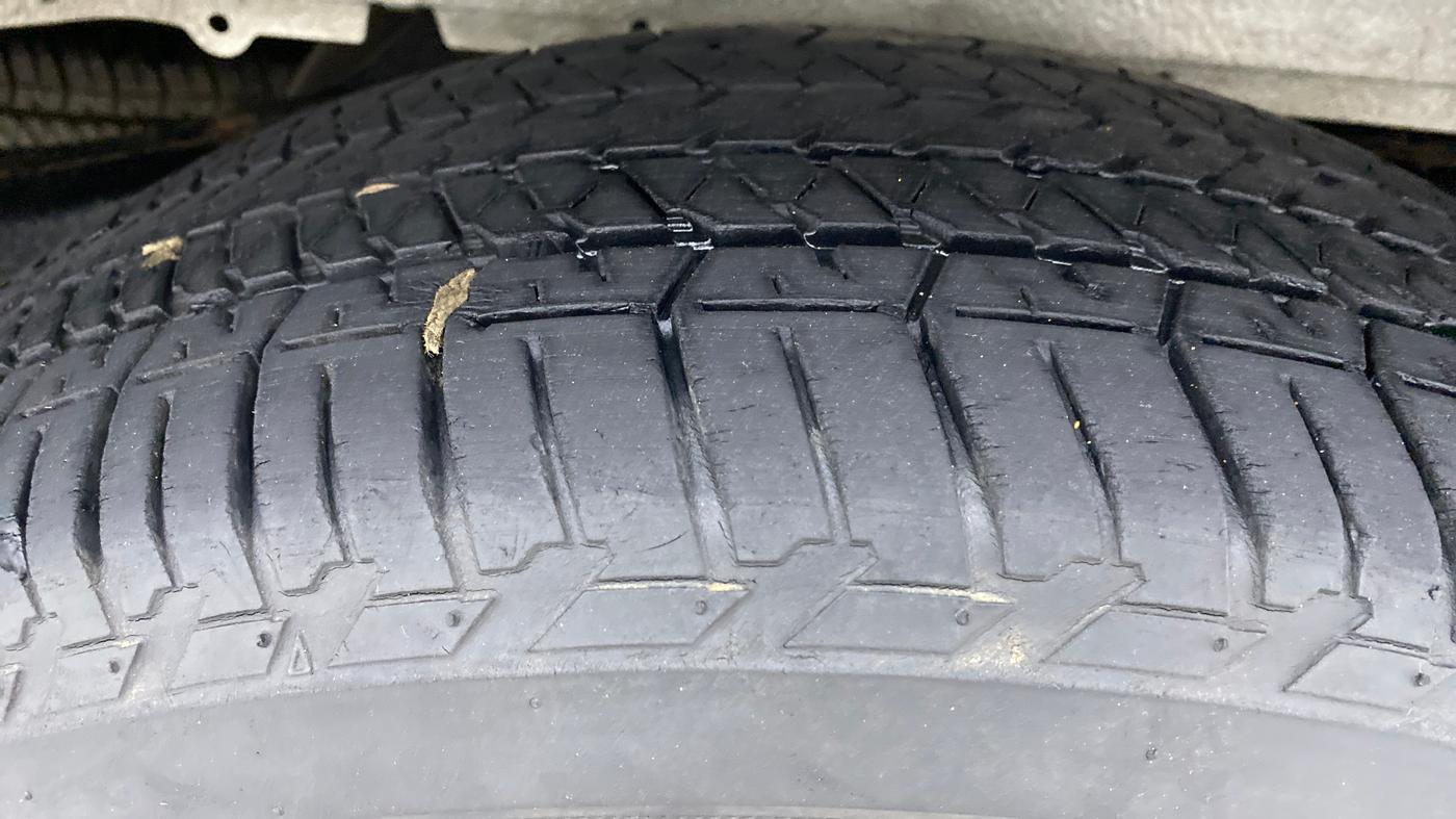 2017 Mahindra Scorpio S10 Intelli Hybrid 2WD, Diesel, Manual, 35,937 km, Right Rear Tyre Tread