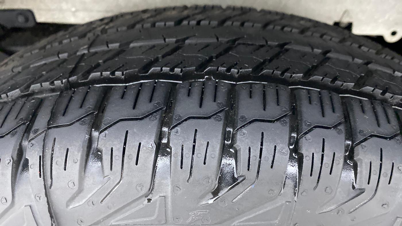 2017 Mahindra Scorpio S10 Intelli Hybrid 2WD, Diesel, Manual, 35,937 km, Left Rear Tyre Tread