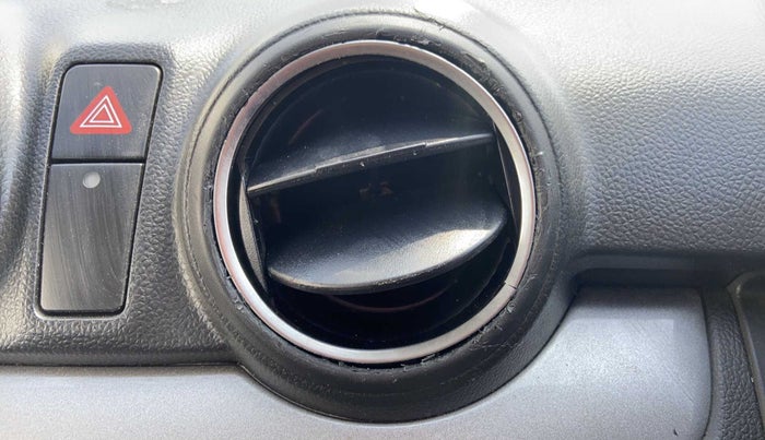 2019 Maruti Swift VXI, Petrol, Manual, 29,261 km, AC Unit - Front vent has minor damage