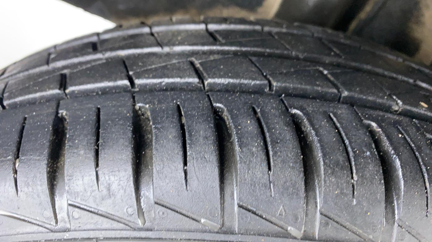 2019 Renault Kwid RXL, Petrol, Manual, 33,865 km, Right Rear Tyre Tread