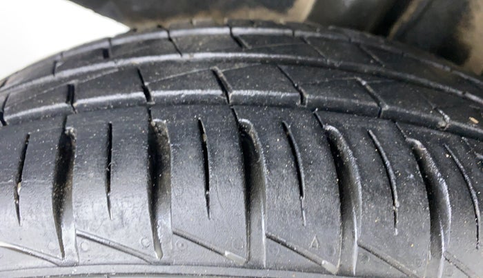 2019 Renault Kwid RXL, Petrol, Manual, 33,865 km, Right Rear Tyre Tread