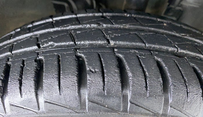 2019 Renault Kwid RXL, Petrol, Manual, 33,865 km, Right Front Tyre Tread