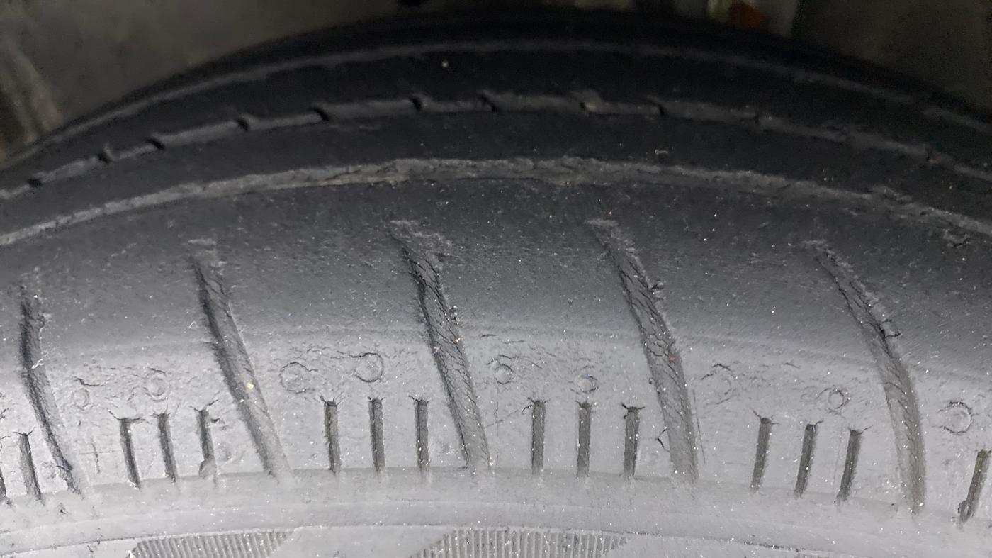 2016 Maruti Celerio VXI AMT (O), Petrol, Automatic, 50,214 km, Left Front Tyre Tread