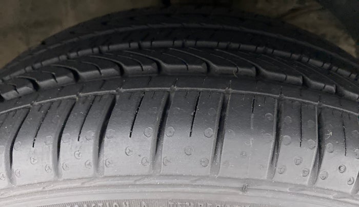 2019 Maruti Baleno ALPHA CVT PETROL 1.2, Petrol, Automatic, 50,195 km, Right Front Tyre Tread