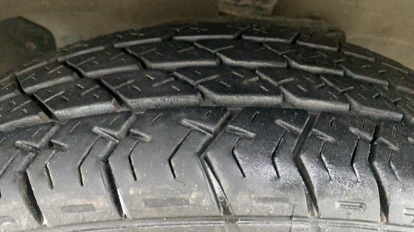 2016 Maruti Eeco 5 STR WITH AC PLUSHTR, Petrol, Manual, 60,448 km, Right Front Tyre Tread
