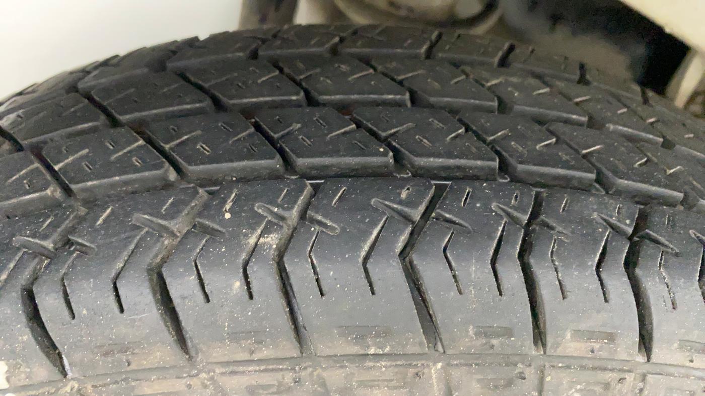 2016 Maruti Eeco 5 STR WITH AC PLUSHTR, Petrol, Manual, 60,448 km, Right Rear Tyre Tread
