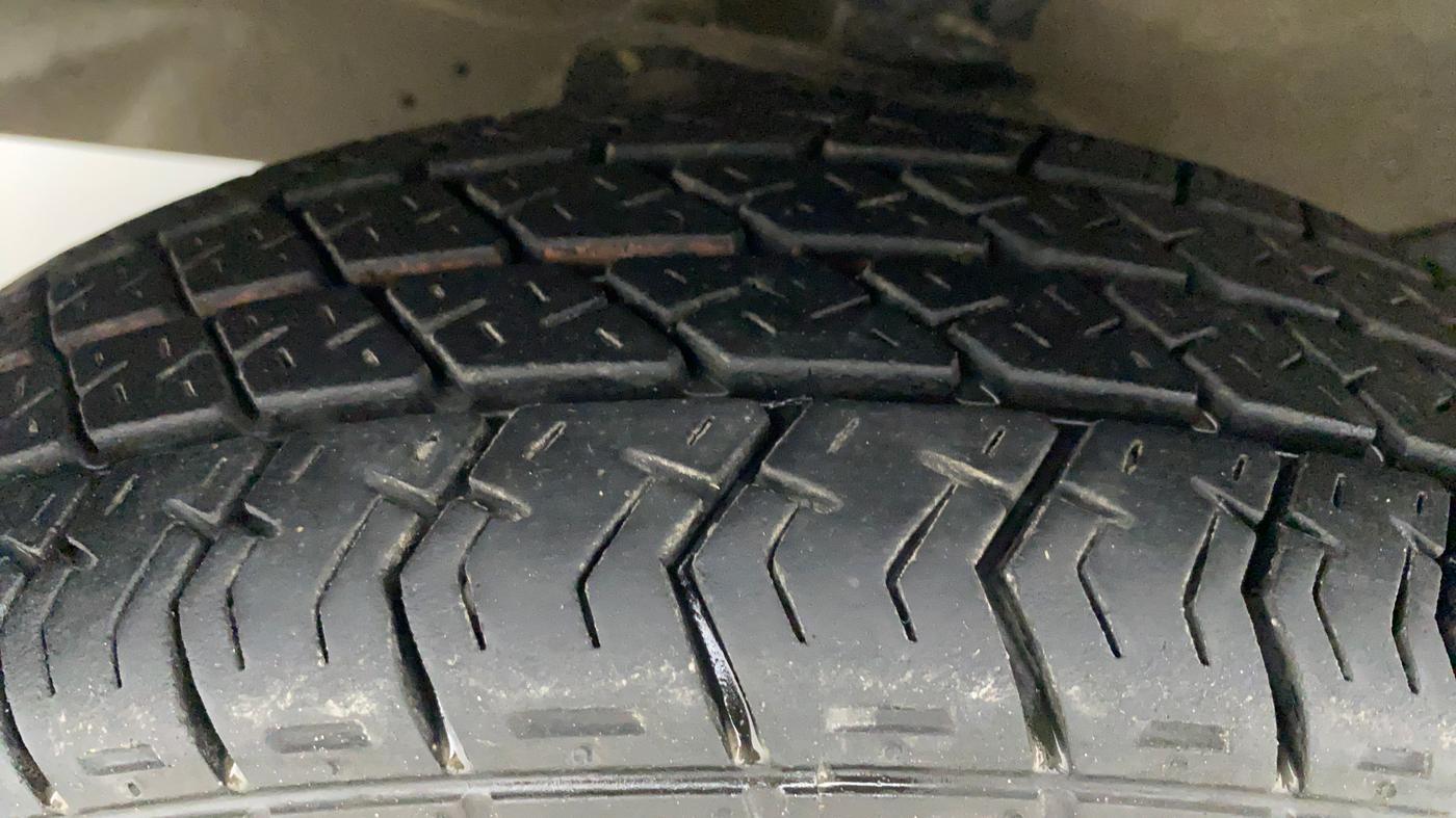 2016 Maruti Eeco 5 STR WITH AC PLUSHTR, Petrol, Manual, 60,448 km, Left Front Tyre Tread