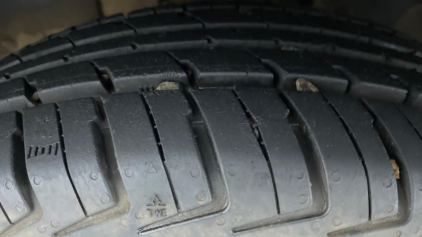 2017 Renault Kwid RXT 1.0 EASY-R AT OPTION, Petrol, Automatic, 19,900 km, Left Front Tyre Tread
