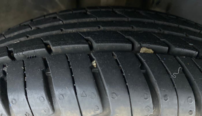 2017 Renault Kwid RXT 1.0 EASY-R AT OPTION, Petrol, Automatic, 19,900 km, Right Front Tyre Tread
