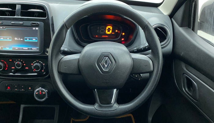 2017 Renault Kwid RXT 1.0 EASY-R AT OPTION, Petrol, Automatic, 19,900 km, Steering Wheel Close Up