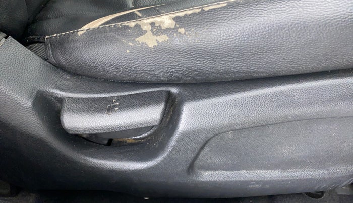 2017 Hyundai Elite i20 MAGNA 1.2, Petrol, Manual, 17,127 km, Driver Side Adjustment Panel