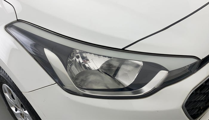 2017 Hyundai Elite i20 MAGNA 1.2, Petrol, Manual, 17,127 km, Right headlight - Minor scratches