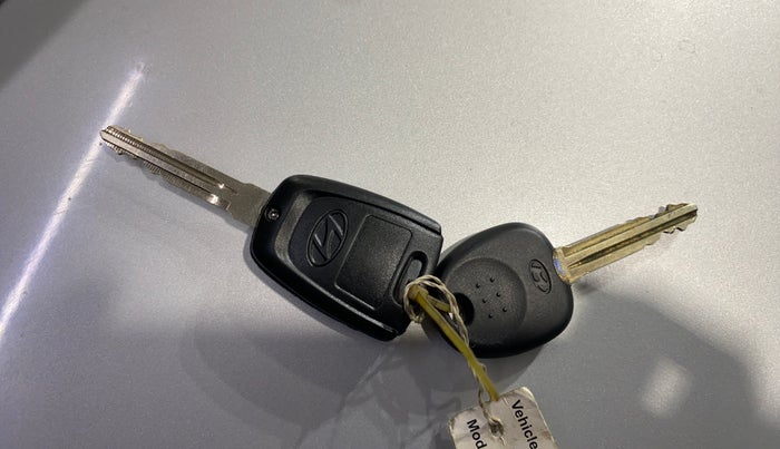 2017 Hyundai Grand i10 SPORTZ (O) 1.2 KAPPA VTVT, Petrol, Manual, 41,925 km, Key Close Up