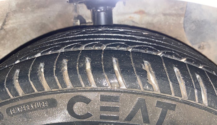 2017 Hyundai Grand i10 SPORTZ (O) 1.2 KAPPA VTVT, Petrol, Manual, 41,925 km, Right Front Tyre Tread