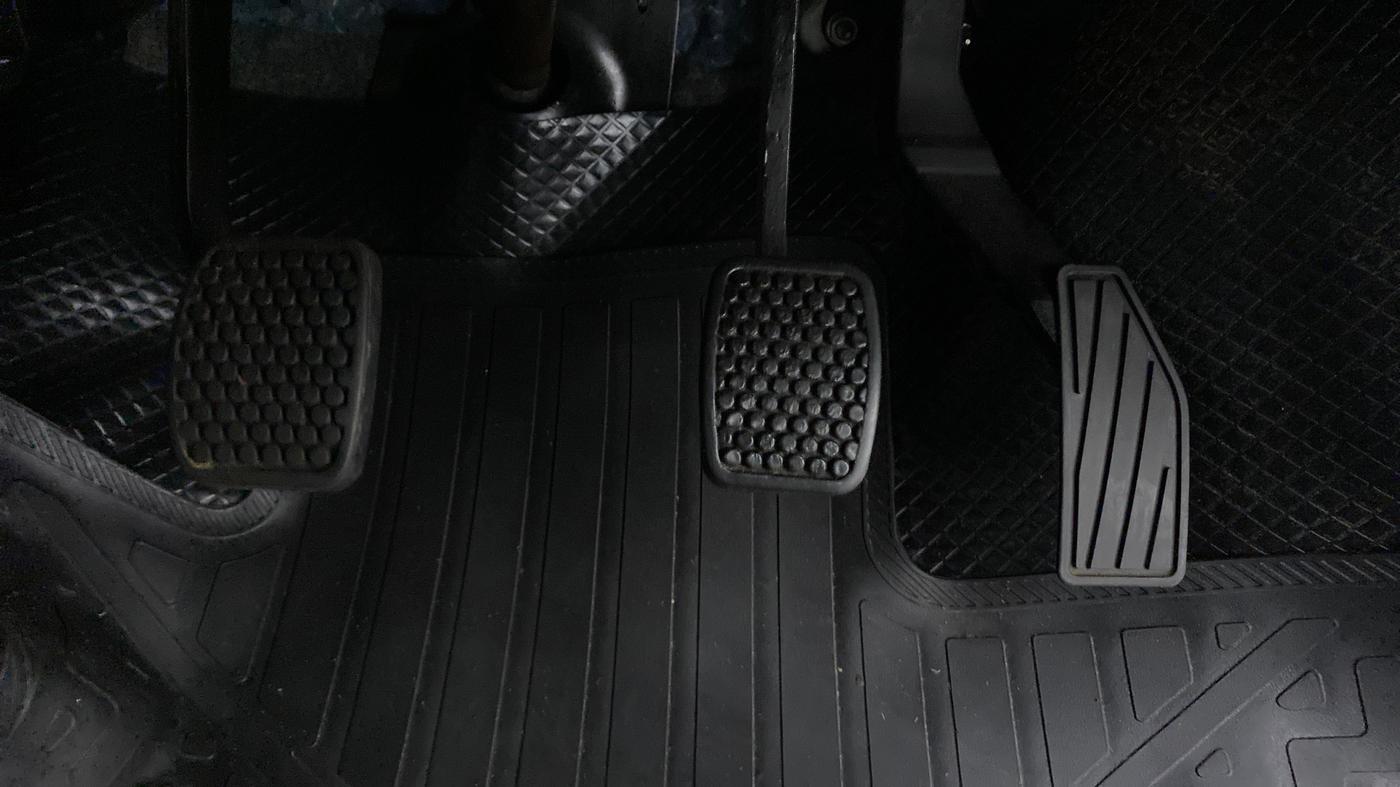 2020 Maruti Alto VXI PLUS, Petrol, Manual, 25,300 km, Pedals