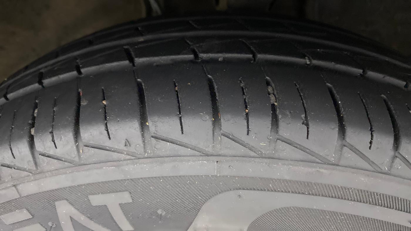 2020 Maruti Alto VXI PLUS, Petrol, Manual, 25,300 km, Left Front Tyre Tread