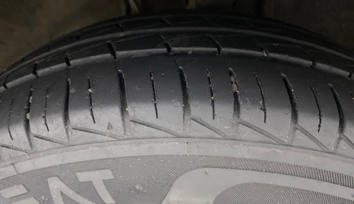 2020 Maruti Alto VXI PLUS, Petrol, Manual, 25,300 km, Left Front Tyre Tread