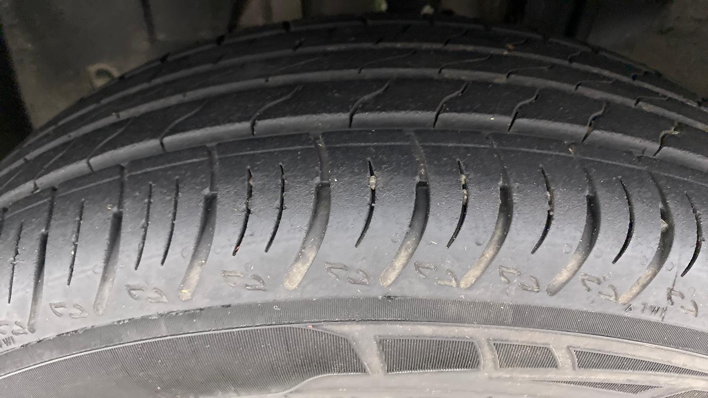2021 Renault Kiger RXZ CVT 1.0 TURBO DUAL TONE, Petrol, Automatic, 19,142 km, Left Front Tyre Tread