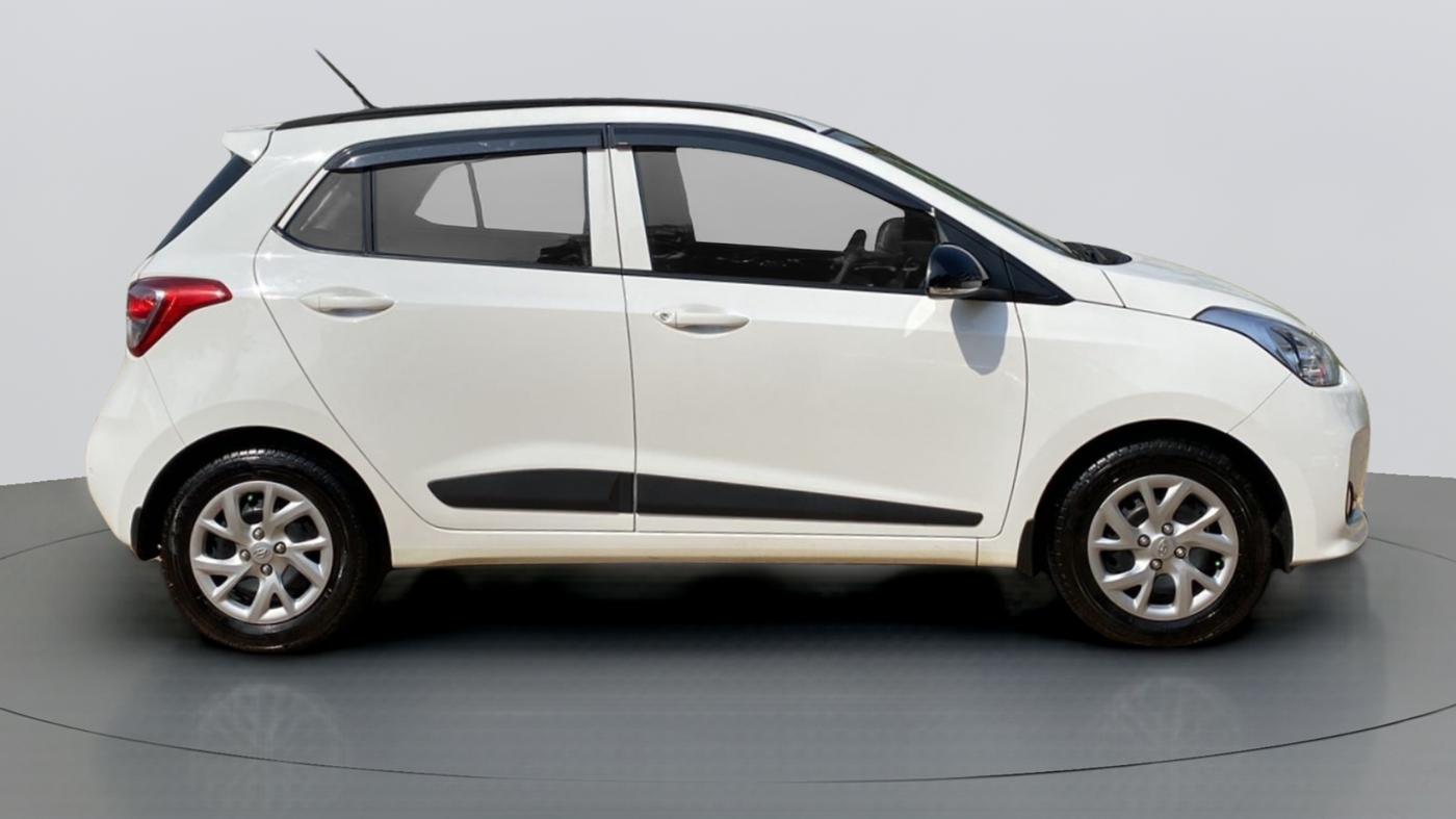 2018 Hyundai Grand i10 SPORTZ 1.2 KAPPA VTVT, Petrol, Manual, 33,561 km, Right Side View