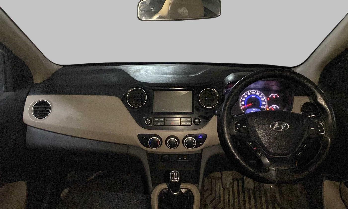 2017 Hyundai Grand i10 SPORTZ (O) 1.2 KAPPA VTVT, Petrol, Manual, 85,374 km, Dashboard