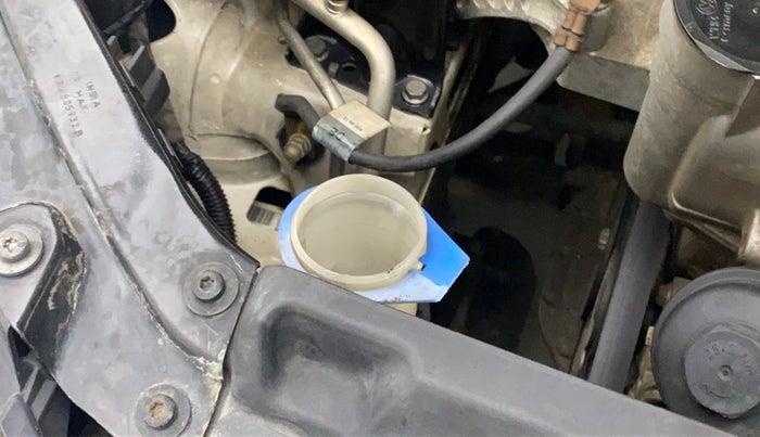 2013 Volkswagen Polo HIGHLINE1.2L, Petrol, Manual, 87,340 km, Front windshield - Wiper bottle cap missing