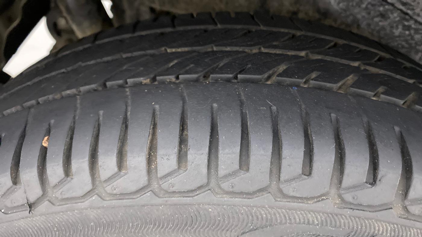 2010 Maruti Wagon R 1.0 VXI, Petrol, Manual, 45,995 km, Right Rear Tyre Tread