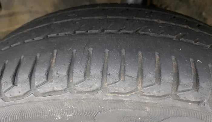 2010 Maruti Wagon R 1.0 VXI, Petrol, Manual, 45,995 km, Left Front Tyre Tread