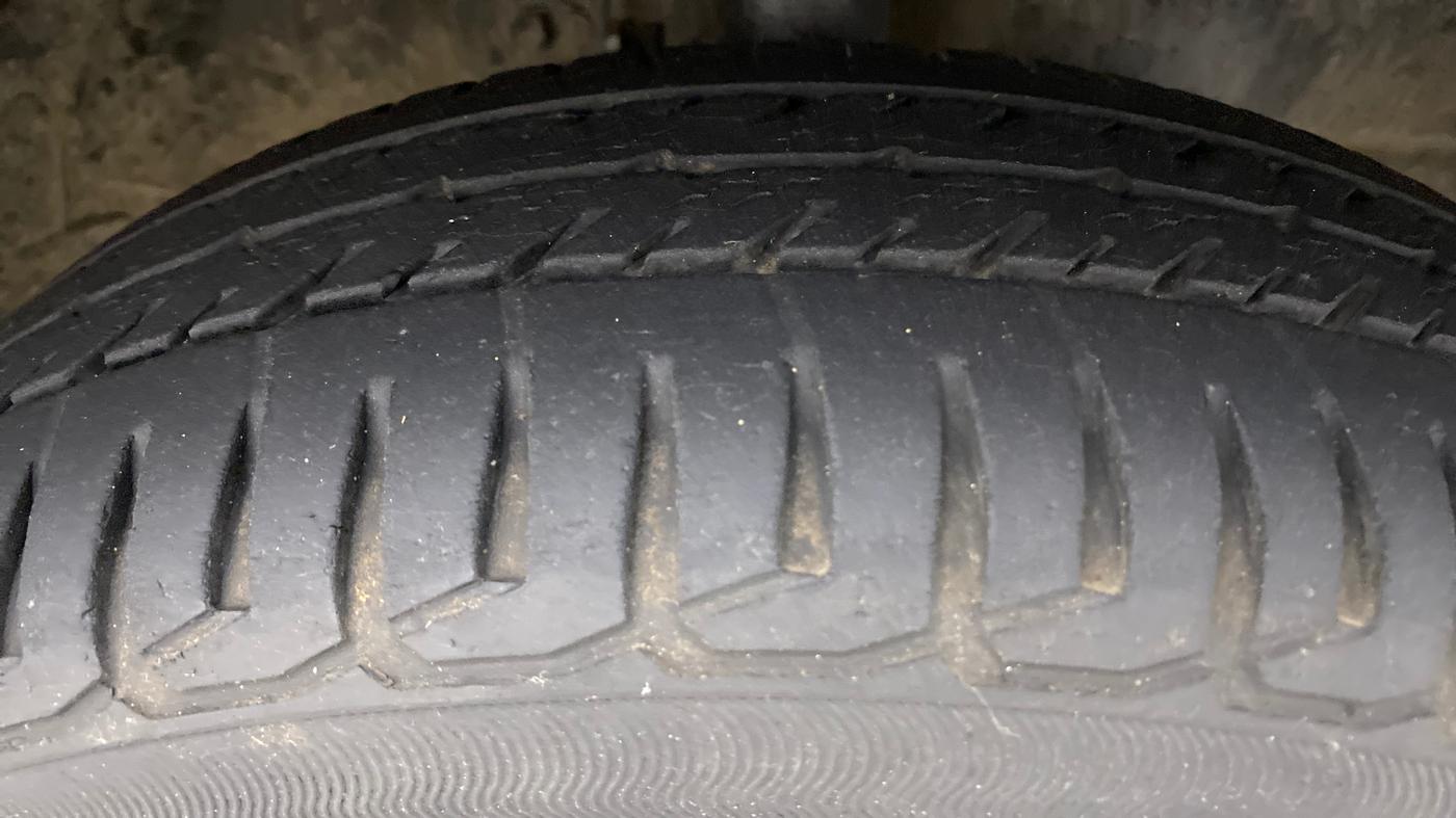 2010 Maruti Wagon R 1.0 VXI, Petrol, Manual, 45,995 km, Right Front Tyre Tread