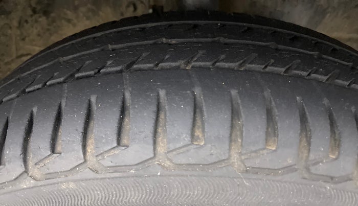 2010 Maruti Wagon R 1.0 VXI, Petrol, Manual, 45,995 km, Right Front Tyre Tread