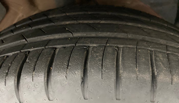 2021 MG HECTOR SHARP DCT PETROL, Petrol, Automatic, 10,521 km, Right Front Tyre Tread