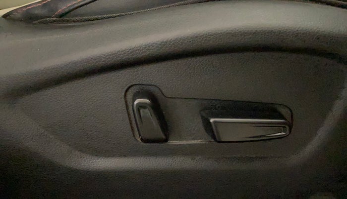 2020 KIA SELTOS GTX PLUS 1.4 PETROL DUAL TONE, Petrol, Manual, 47,325 km, Driver Side Adjustment Panel