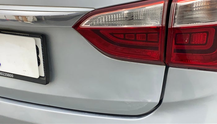 2019 Hyundai Xcent SX 1.2, CNG, Manual, 42,846 km, Dicky (Boot door) - Slightly dented
