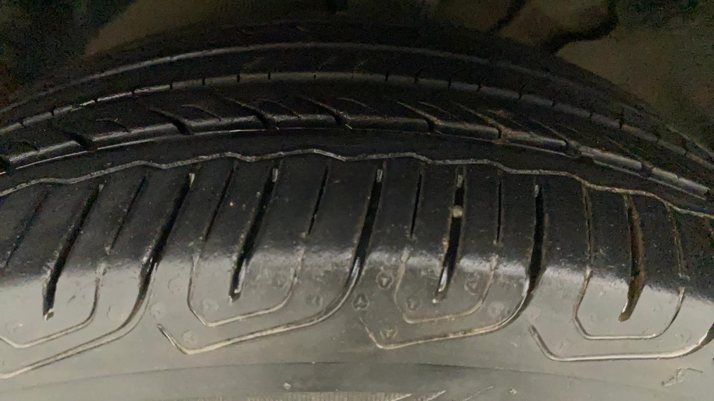 2012 Volkswagen Jetta COMFORTLINE TDI, Diesel, Manual, 65,775 km, Left Front Tyre Tread