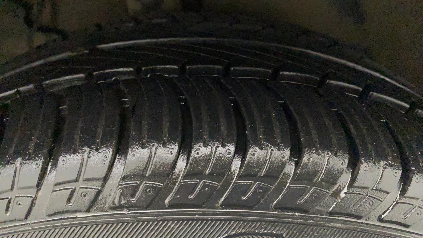 2012 Volkswagen Jetta COMFORTLINE TDI, Diesel, Manual, 65,775 km, Right Front Tyre Tread