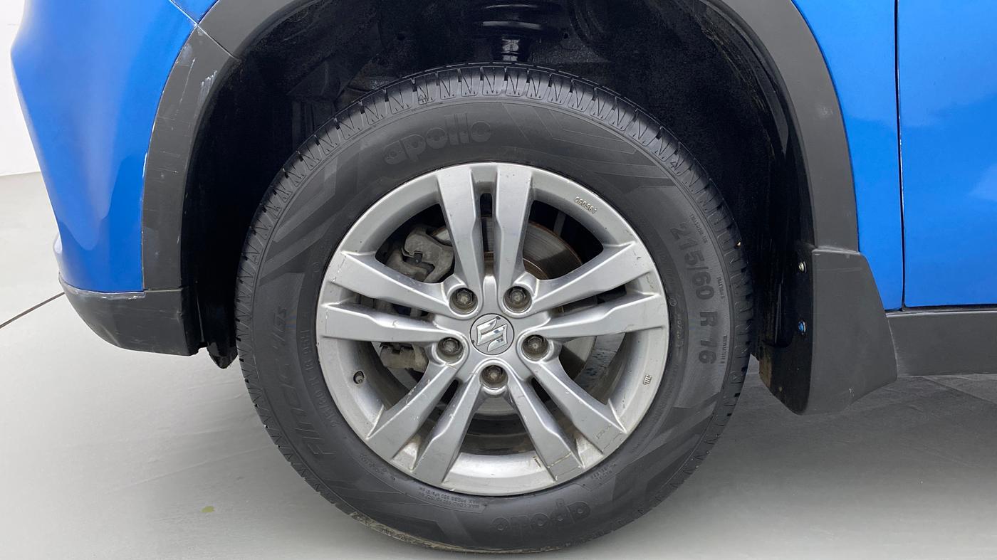 2017 Maruti Vitara Brezza ZDI PLUS DUAL TONE, Diesel, Manual, 97,788 km, Left Front Wheel