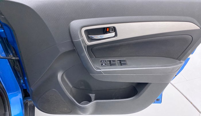 2017 Maruti Vitara Brezza ZDI PLUS DUAL TONE, Diesel, Manual, 97,788 km, Driver Side Door Panels Control