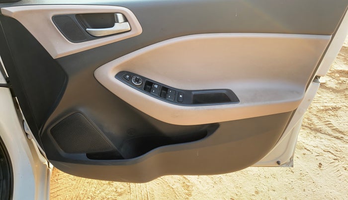 2018 Hyundai Elite i20 SPORTZ 1.4 CRDI, Diesel, Manual, 41,551 km, Driver Side Door Panels Control