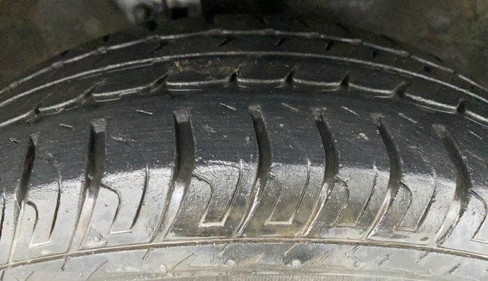 2018 Maruti Wagon R 1.0 VXI AMT, CNG, Automatic, 76,744 km, Right Front Tyre Tread