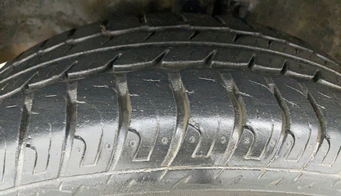 2018 Maruti Wagon R 1.0 VXI AMT, CNG, Automatic, 76,744 km, Left Front Tyre Tread