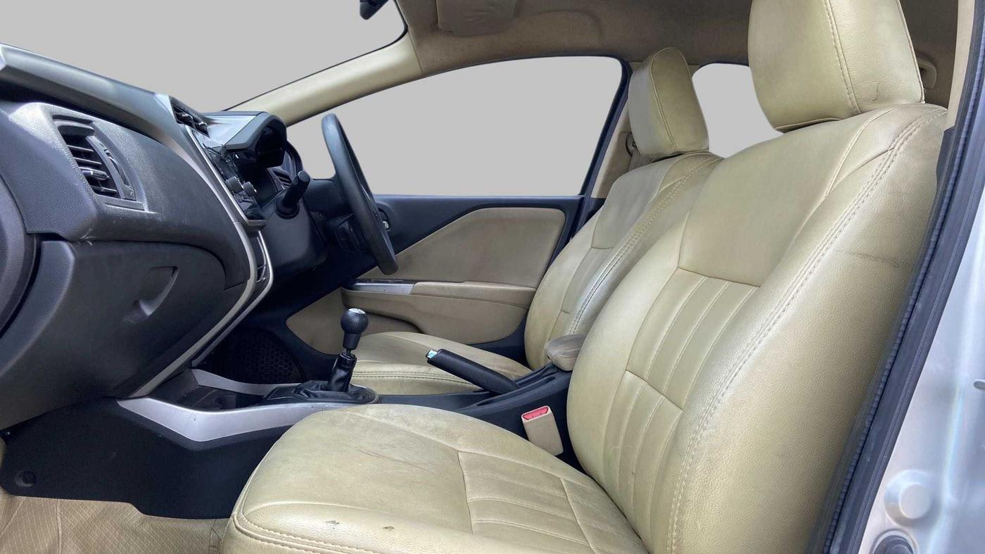 2016 Honda City V MT PETROL, Petrol, Manual, 87,501 km, Right Side Front Door Cabin