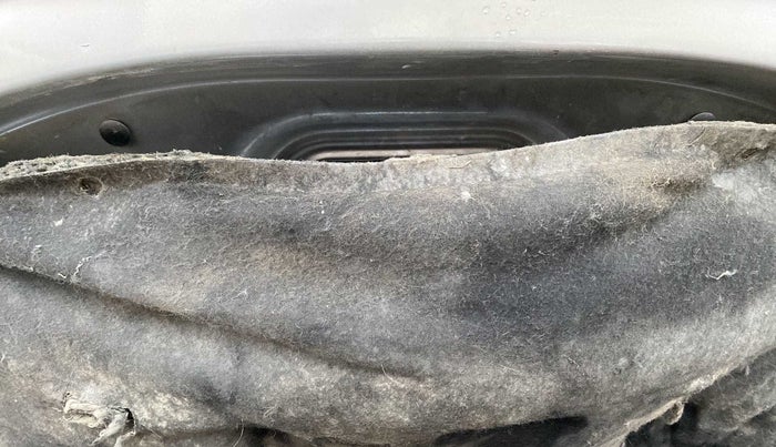 2014 Renault Duster RXL PLUS DIESEL 85, Diesel, Manual, 99,650 km, Bonnet (hood) - Insulation cover has minor damage