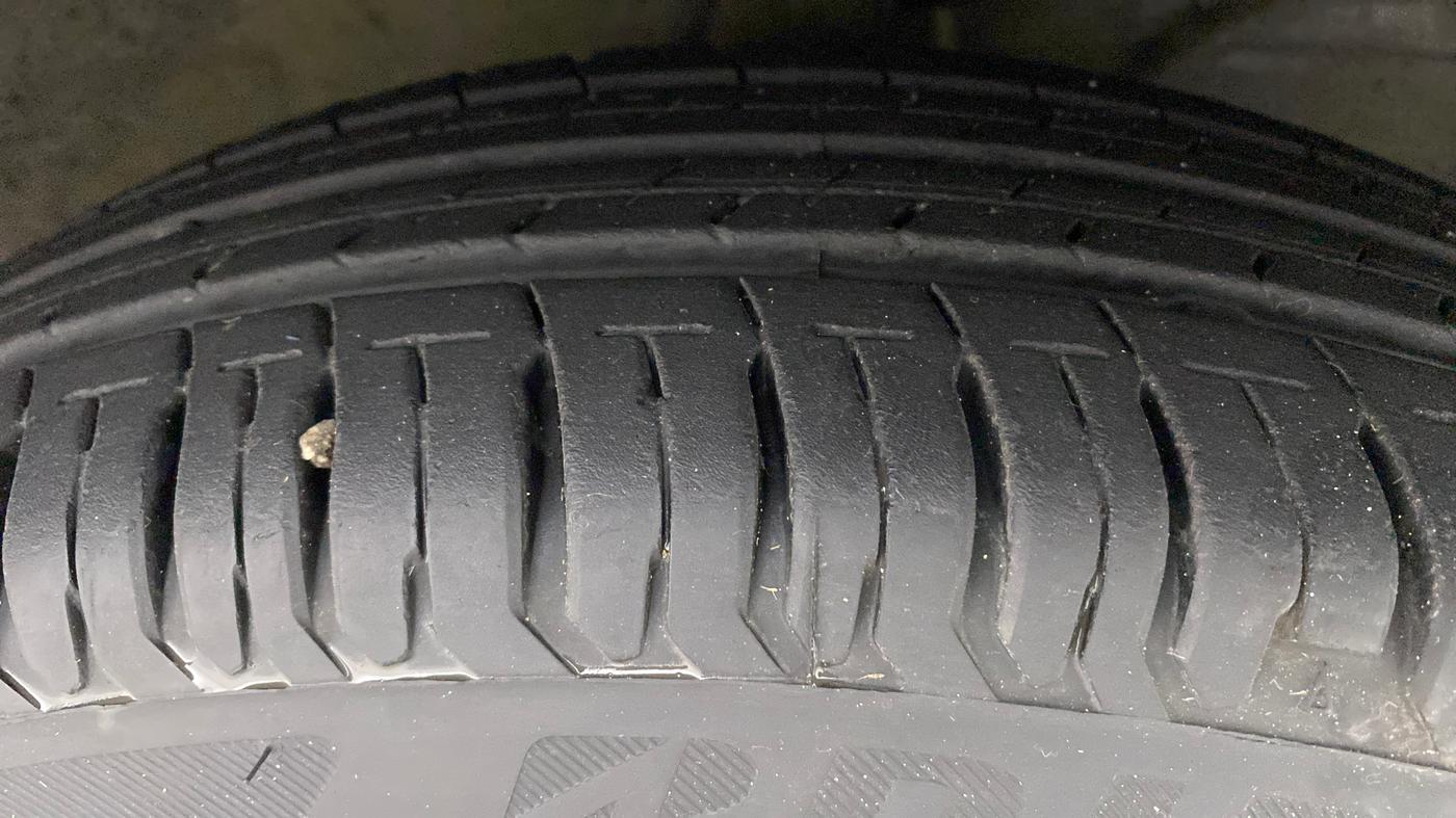 2020 Maruti Dzire LXI, Petrol, Manual, 12,880 km, Right Front Tyre Tread