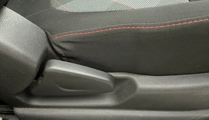 2021 Renault Kwid 1.0 RXT Opt, Petrol, Manual, 10,509 km, Driver Side Adjustment Panel