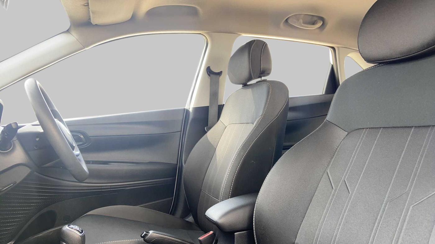 2021 Hyundai NEW I20 SPORTZ 1.5 MT, Diesel, Manual, 15,103 km, Right Side Front Door Cabin
