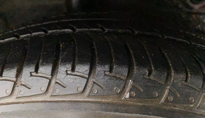 2016 Maruti Celerio VXI CNG, CNG, Manual, 95,441 km, Right Rear Tyre Tread