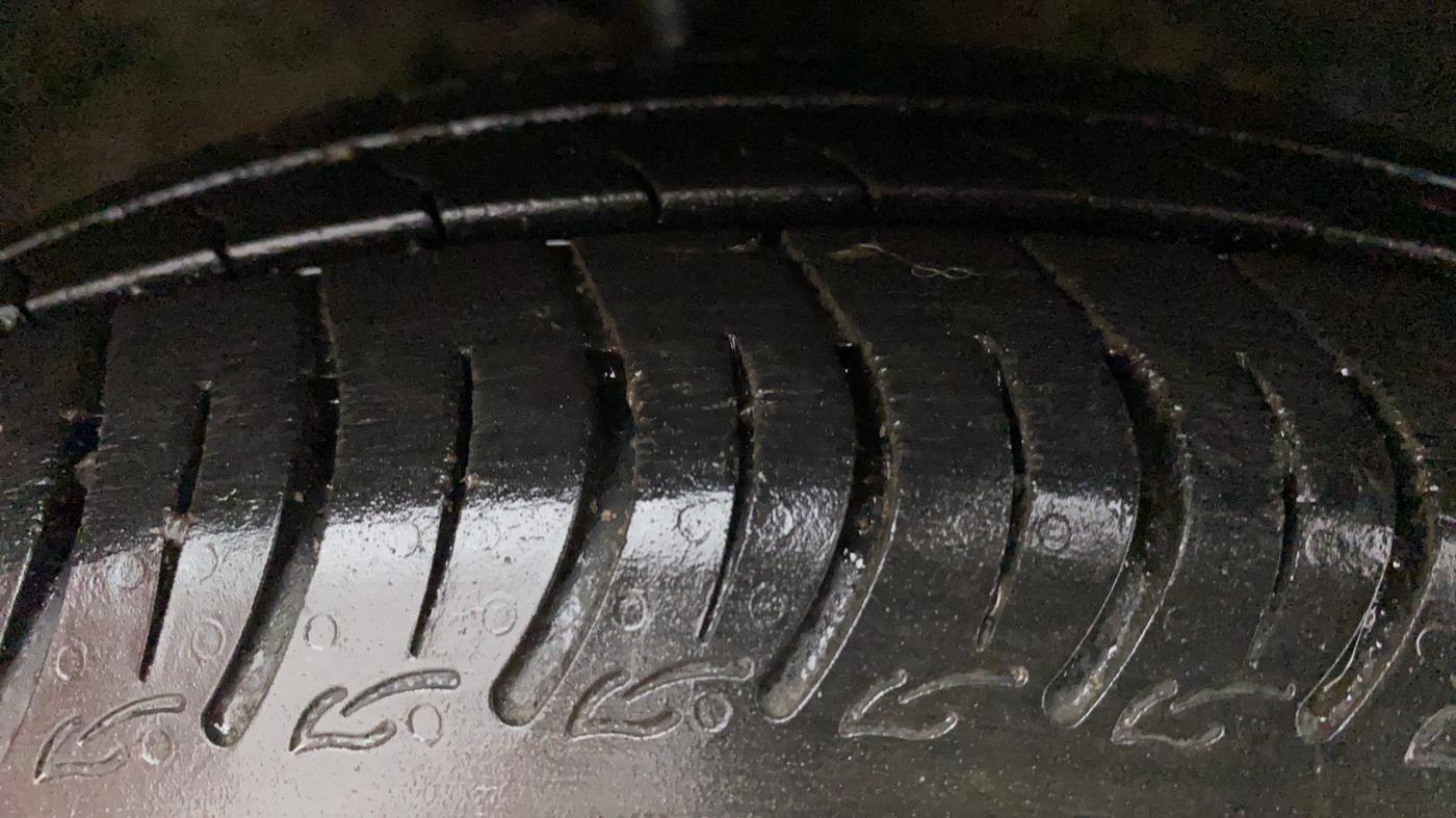 2016 Maruti Celerio VXI CNG, CNG, Manual, 95,441 km, Right Front Tyre Tread