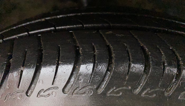 2016 Maruti Celerio VXI CNG, CNG, Manual, 95,441 km, Right Front Tyre Tread
