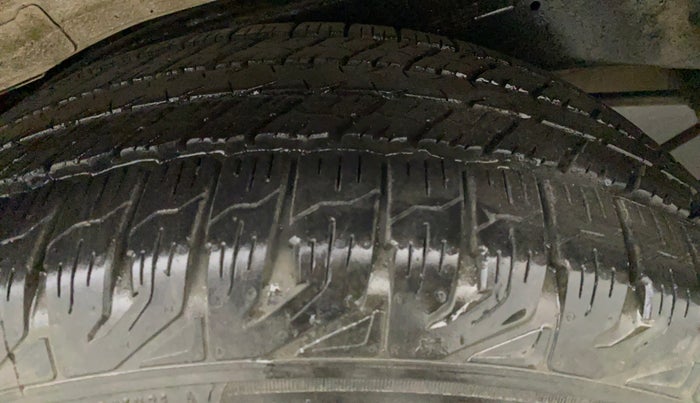 2010 Toyota Fortuner 3.0 4X4 MT, Diesel, Manual, 1,18,533 km, Left Front Tyre Tread